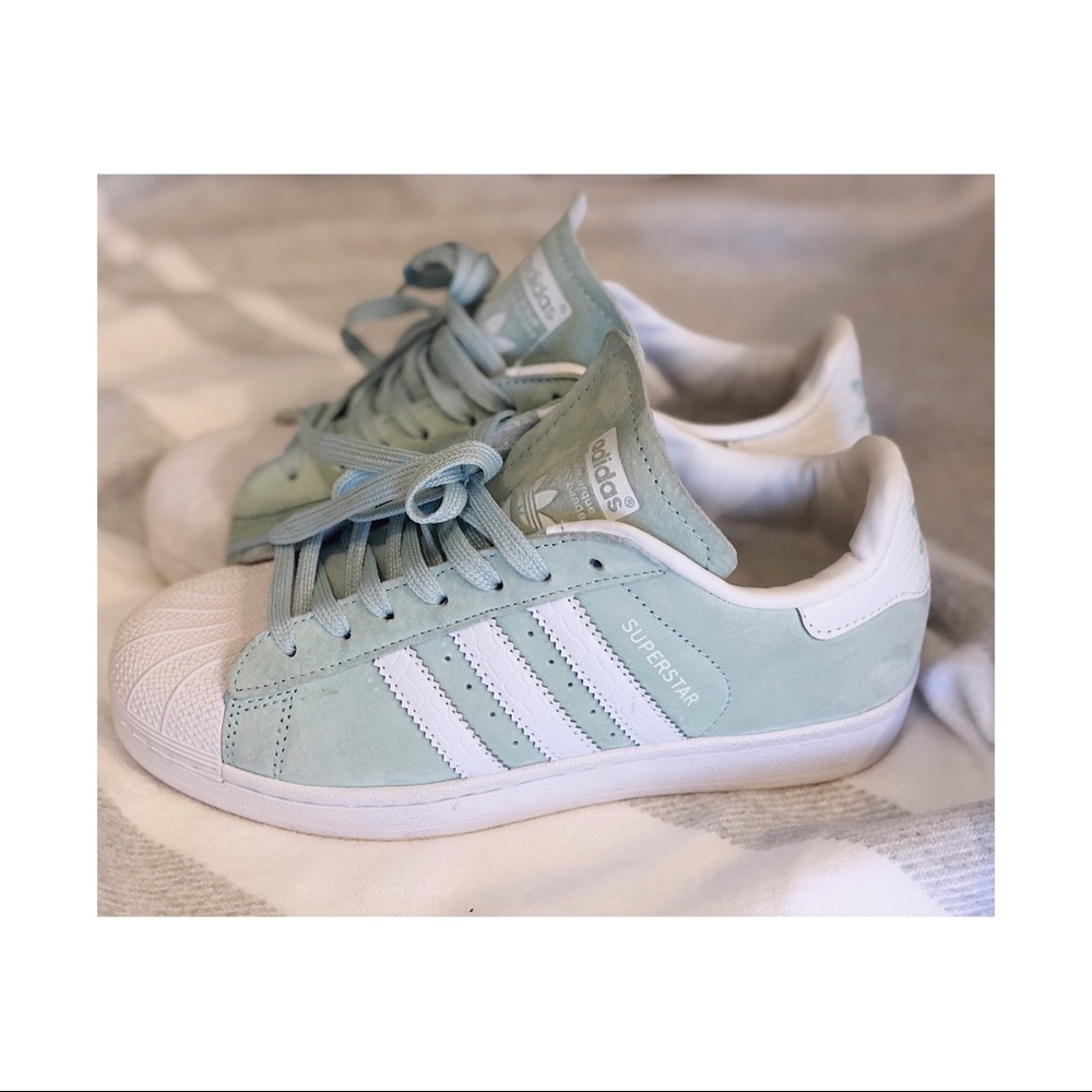 Adidas sneaker, shell toe adidas